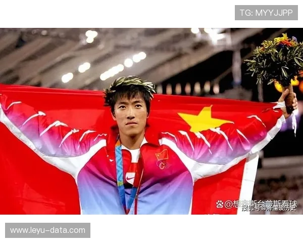 刘翔安静坐飞机头枕鲜花出场，感觉不是去比赛像去领奖台撒娇？