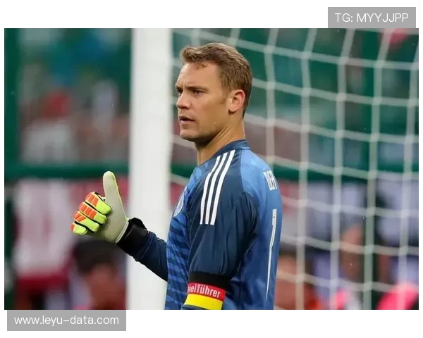 巅峰赛季扑救成功率领跑：诺伊尔的门线能力