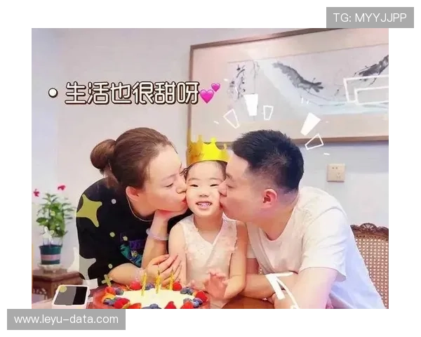 潘晓婷家的冰箱里塞满了蛋白粉，连饮料都按克称着喝