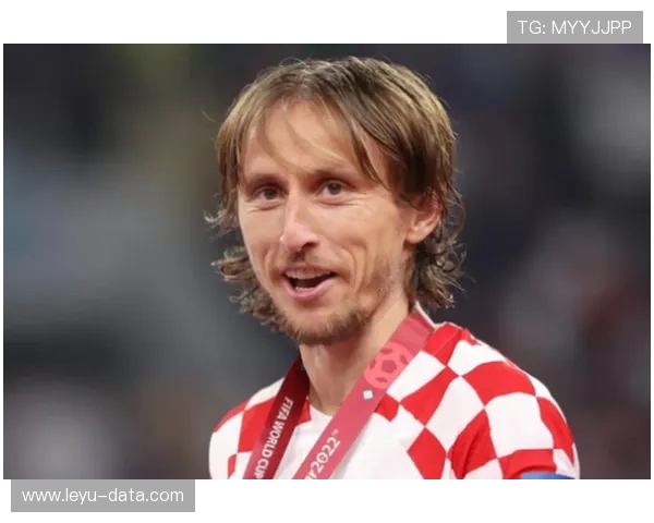 莫德里奇38岁还在跑全场，家里车库却停着三辆超跑