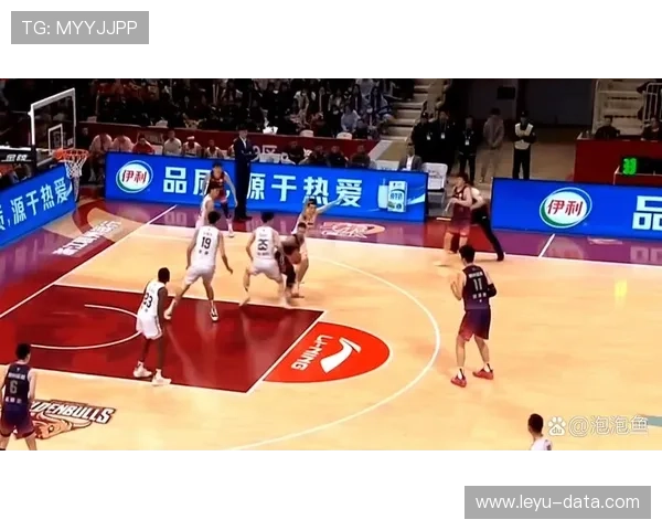篮球场上什么动作算掩护犯规?教你识别非法掩护的判定标准 篮球场上什么动作算掩护犯规?教你识别非法掩护的判定标准